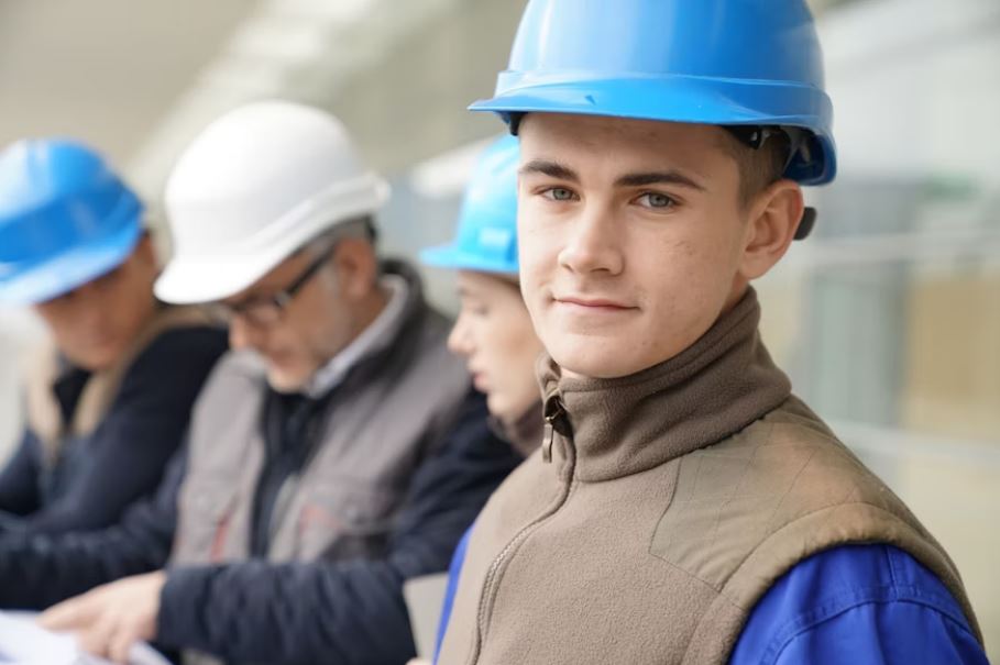 چگونه صنعت ساخت‌وساز می‌تواند نسل جوان را به مشاغل فنی جذب کند؟